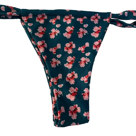 Strawberry Milk Mob Gecko Top And Bottom 2-Piece Floral Bikini — XS And S - Picture 13 of 16